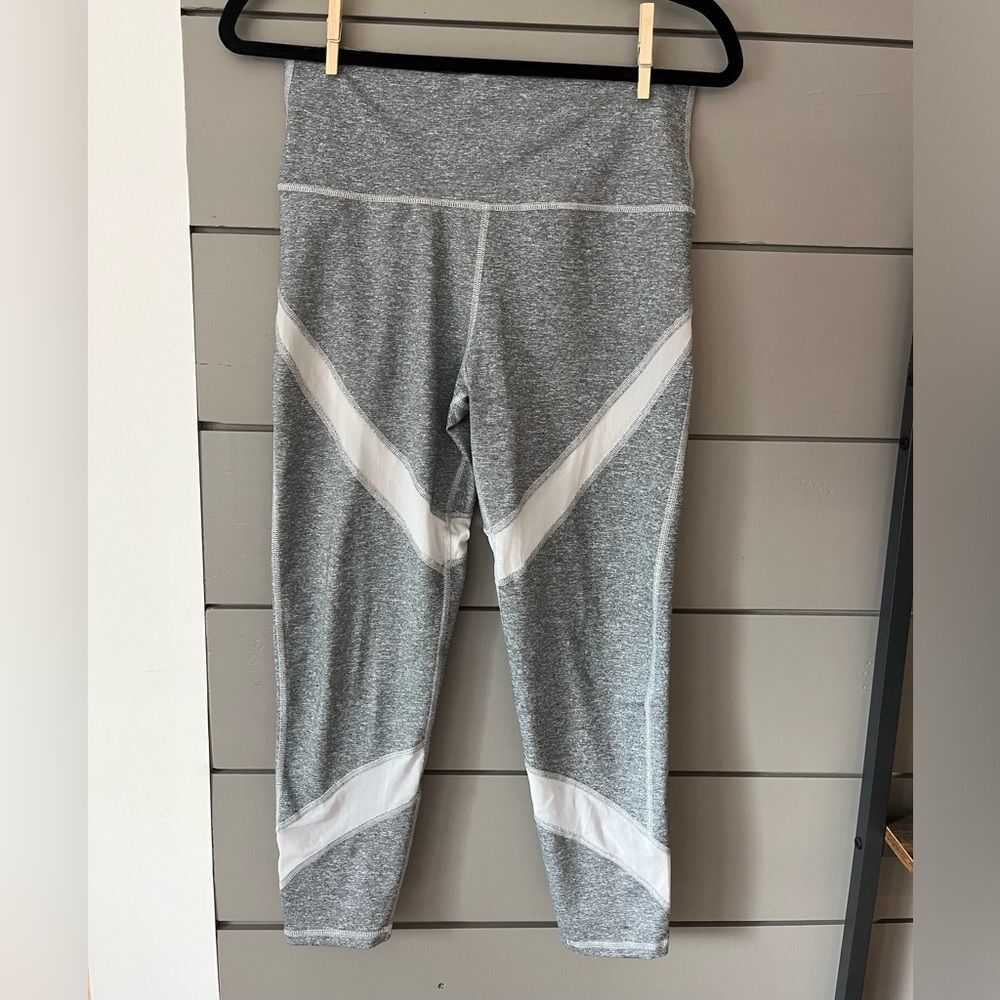 Aerie chill play move capri‎ leggings size Large grey with white mesh stripes